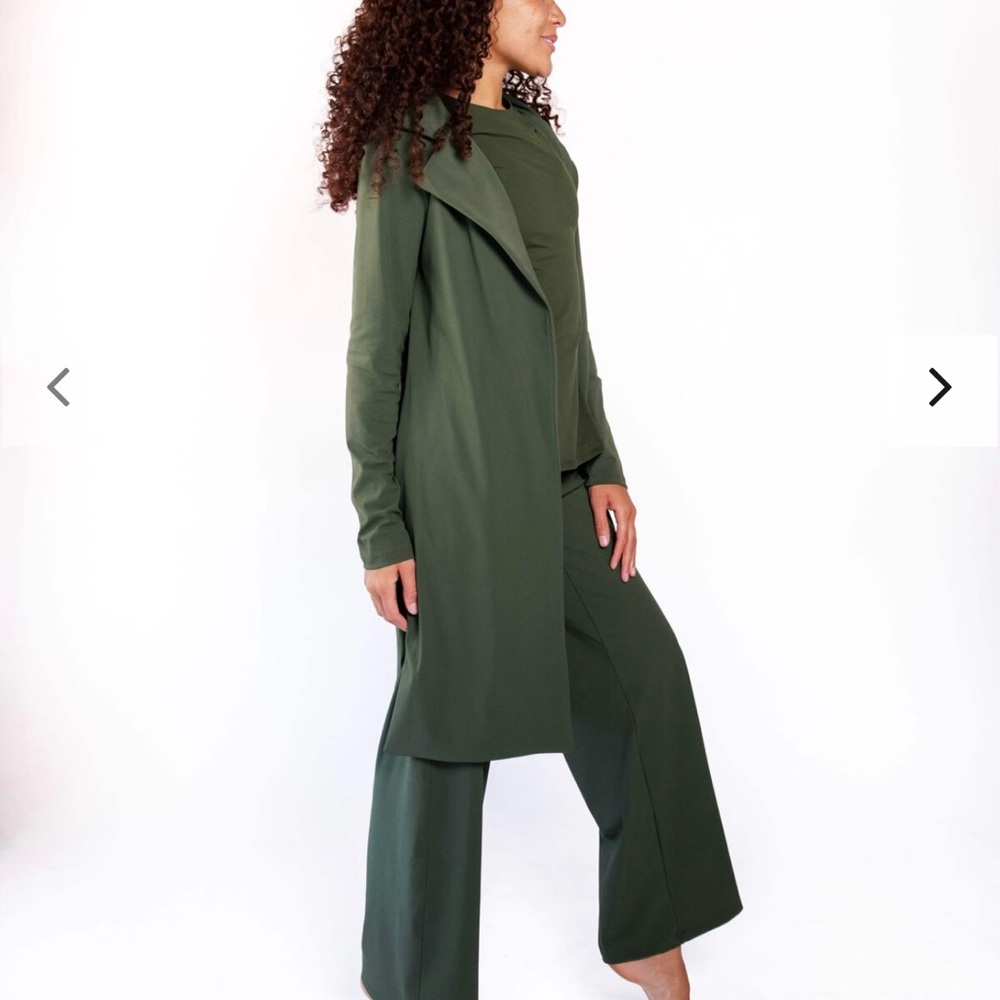 Yoga Democracy trench coat long jacket Pockets Green M like New !